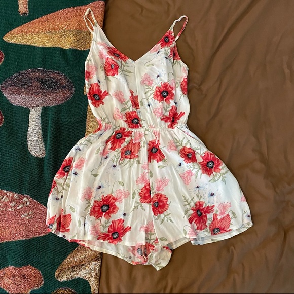 Floral Romper with Pockets :) - Picture 2 of 10